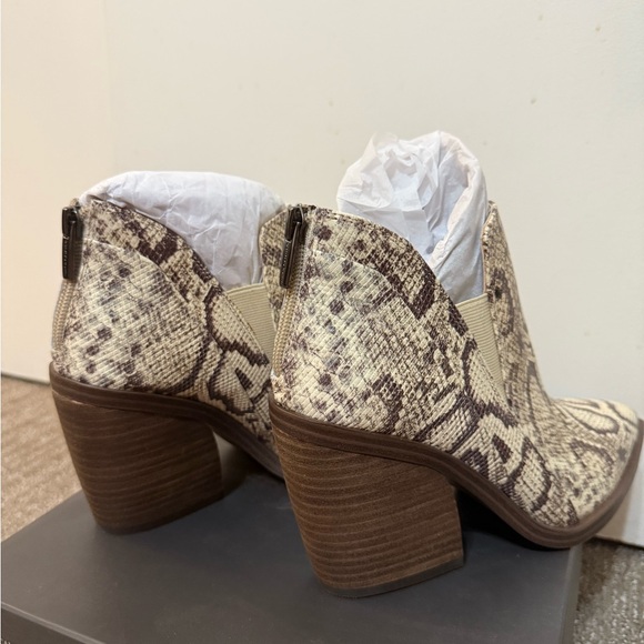 Women’s Snake-Print Ankle Booties - Vince Camuto- NWT - Picture 3 of 4